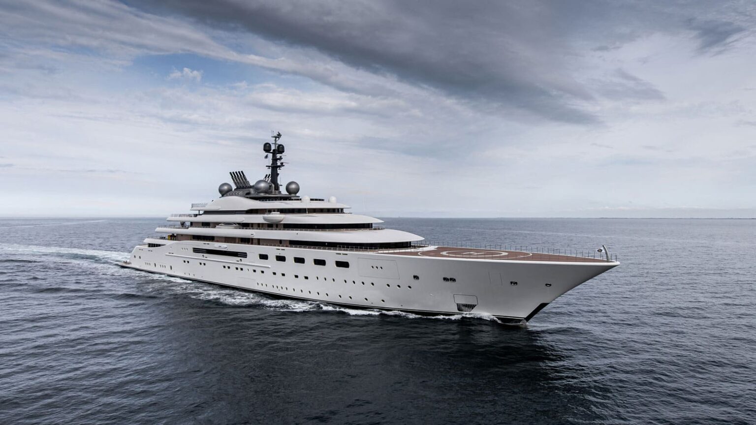 Navigate The Superyacht Industry With Booming Opportunities