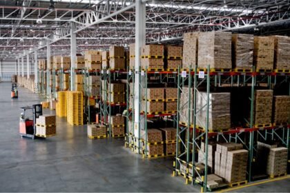 Revolutionizing E-Commerce: How Warehouses Boost Fulfillment