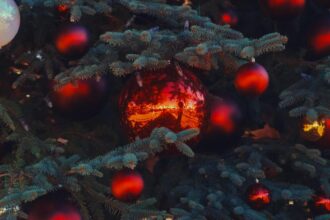 Traditional vs Modern: What’s in a Christmas Hamper Today?