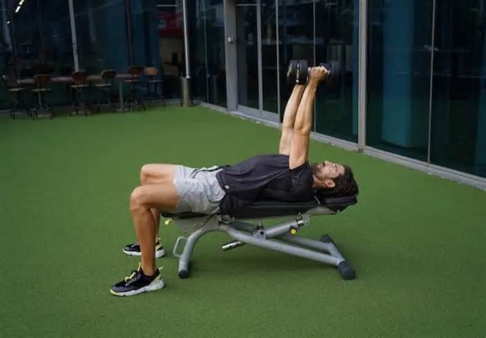 Best Dumbbell Tricep Exercises to Get Bigger and Well-defined Arms