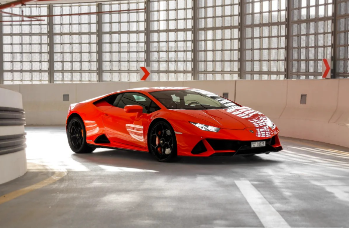 Top 5 Reasons to Rent a Lamborghini Huracan for Your Dubai Vacation