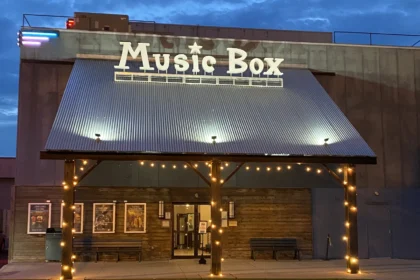 How to Enjoy a Night at the Music Box Supper Club