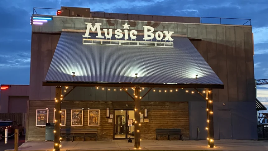 How to Enjoy a Night at the Music Box Supper Club