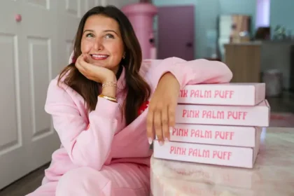 Pink Palm Puff Takes America by Storm: Inside the USA Beauty Trend