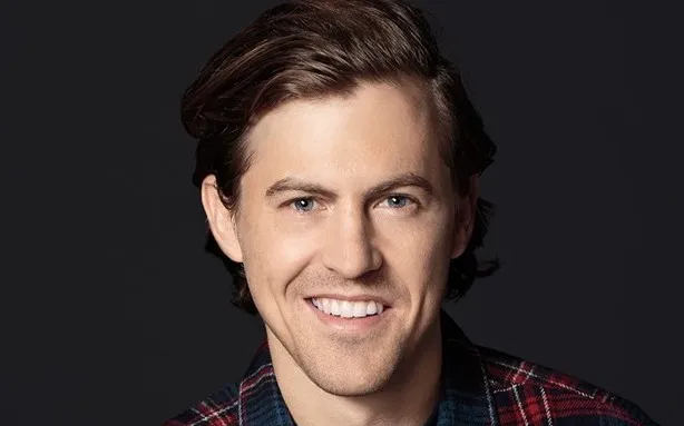 Alex Moffat Trades Saturday Night Live for Broadway’s The Cottage
