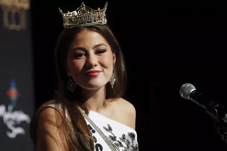 What Makes Emma Broyles Stand Out in Pageantry?