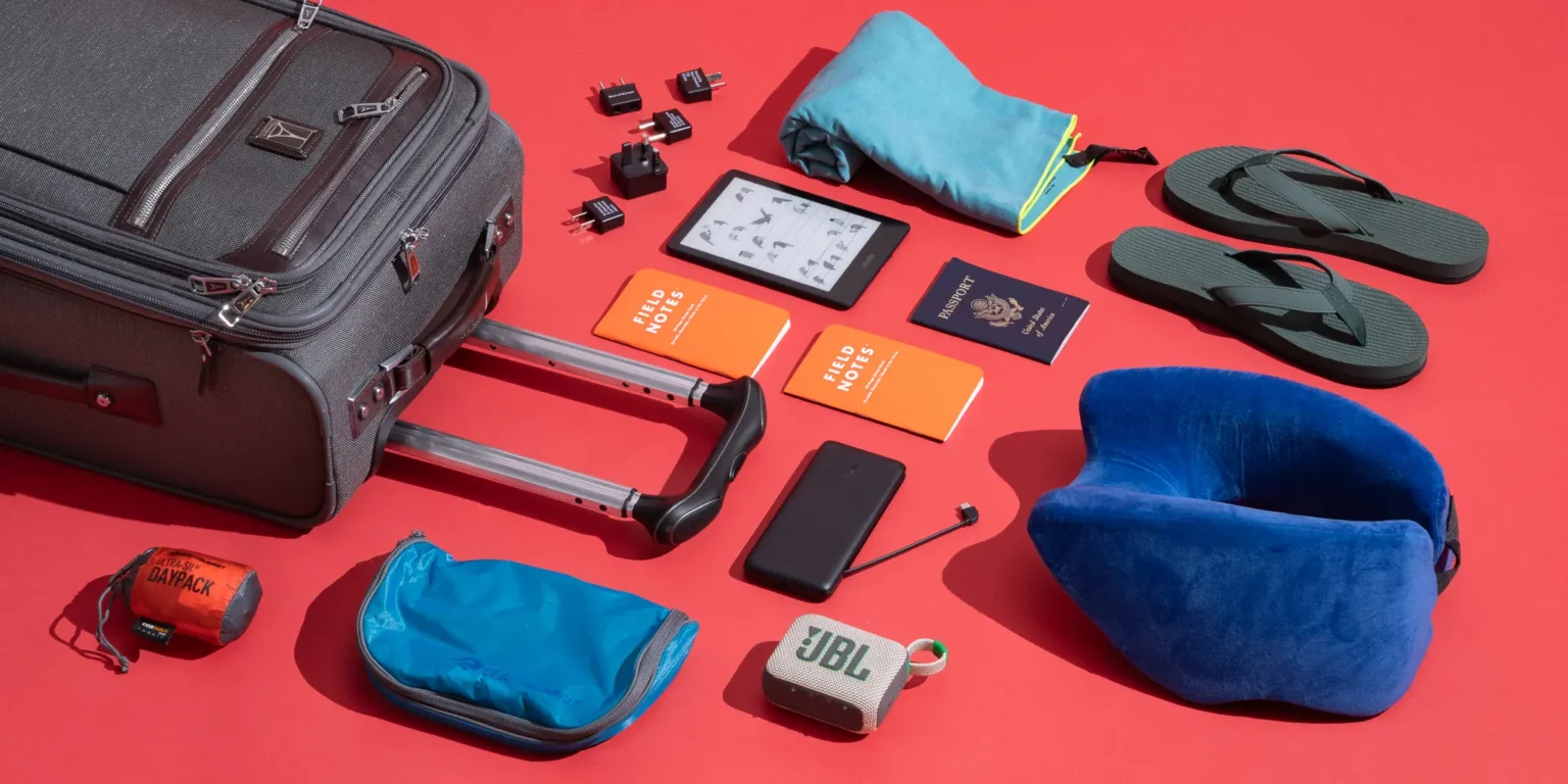 Smart Gadgets Every Traveler Should Pack in 2025