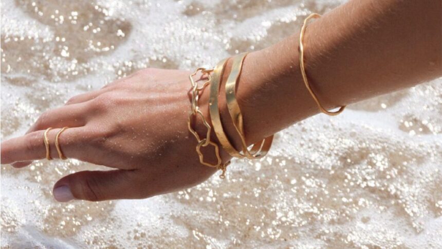 Sculpted Simplicity: Esclava Bracelet Trends