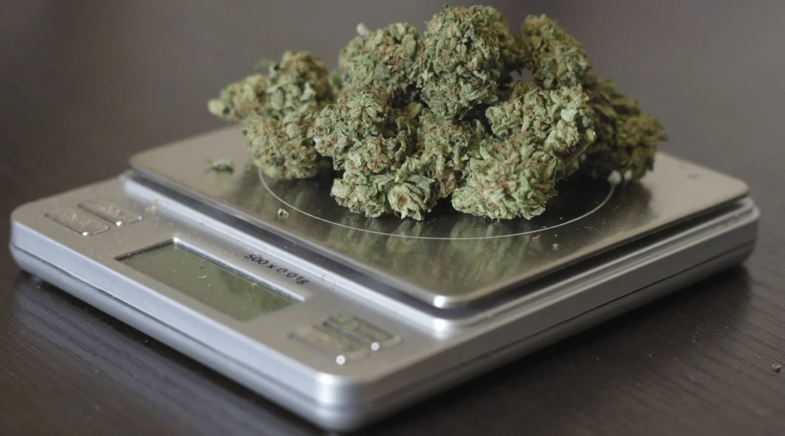 how much grams is in a quarter