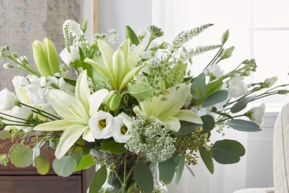 Why Maple Grove Residents Choose Local Flower Delivery Over Big Chains