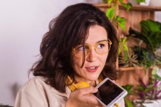 Why Millennials Don't Answer the Phone and When That's Actually Smart