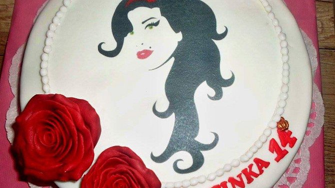 Amy Winehouse Cake