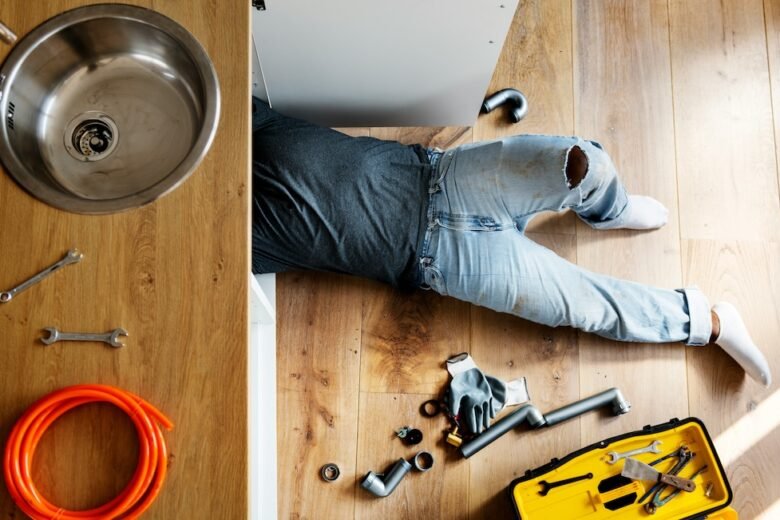 How Hiring a Local Plumber Transforms Emergency Plumbing Situations