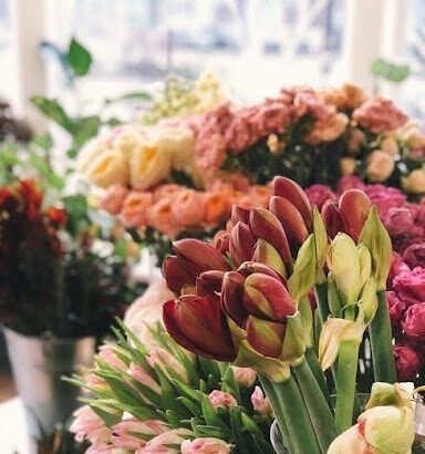 The Visual Impact of Floral Elements in Professional Event Design