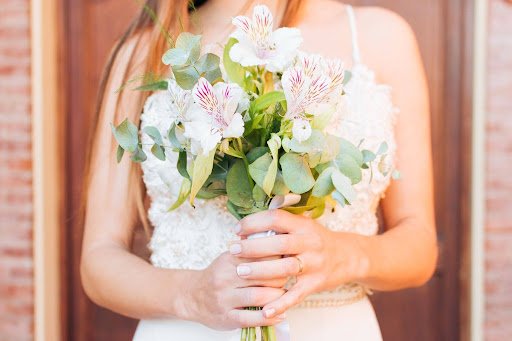 The Ultimate Bridal Guide to Choosing a Timeless Wedding Bouquet in Singapore