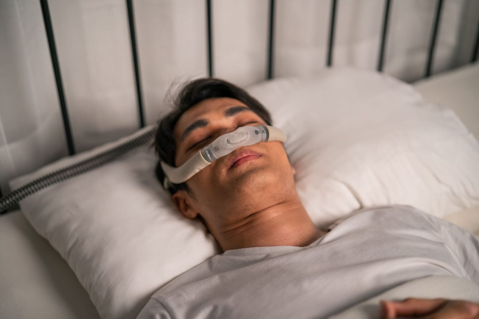 3 Bedroom Triggers That Worsen Rhinitis and Sleep