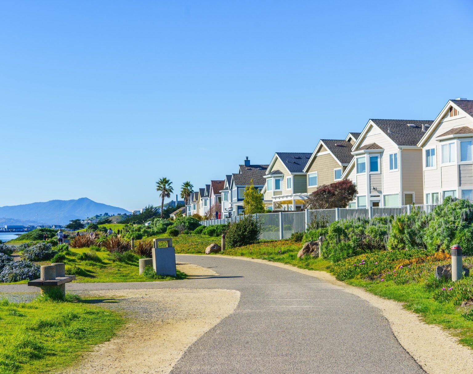 5 Modern High-End Estate Management Trends for Relocating Luxury Property Owners