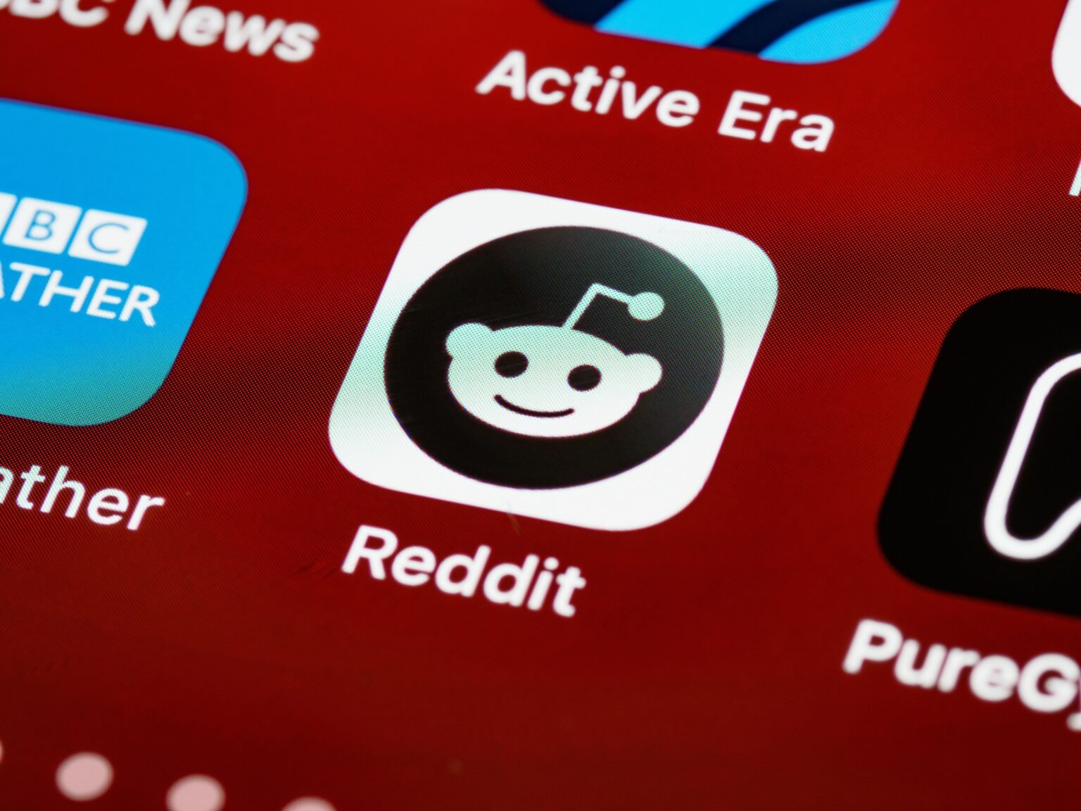 How Entertainment Brands Can Build Real Fandom on Reddit Without Looking Promotional